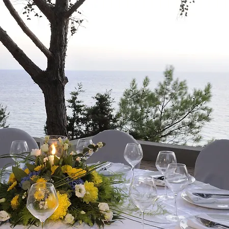 Hotel White Rocks Kefalonia 4*